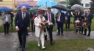 Obchody 45. rocznicy powstania NSZZ „Solidarność” w Łowiczu. Modlitwa, wystawa i koncert (foto, film)