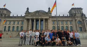 Od Bramy Brandenburskiej po podziemia MRU. Niezwykła wycieczka młodzieży z ZST (foto)