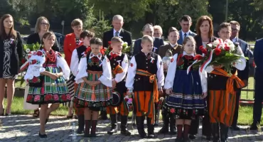 Święto szkoły i pamięci w Kocierzewie Południowym. Hołd bohaterom Bitwy nad Bzurą (foto,film)