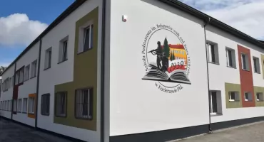 Pamięć i nowoczesność. Szkoła w Kocierzewie zyskała mural i nowe oblicze (foto,film)