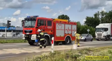 Plama oleju na skrzyżowanie DK14 i DK92. Szybka interwencja strażaków