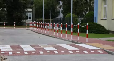 Łowicz. Droga przy Specjalnym Ośrodku i ZSP nr 3 prawie gotowa (foto)