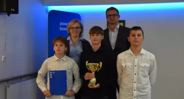Zarząd Powiatu Łowickiego nagrodził szkoły za sportowe sukcesy (foto)