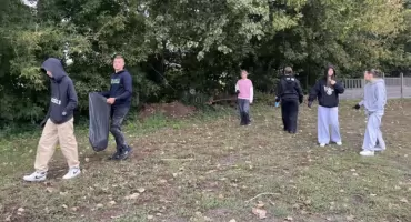 Ekologiczna lekcja odpowiedzialności. Uczniowie ZST porządkowali najbliższą okolicę (foto)