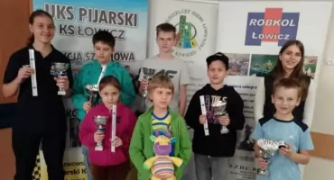 UKS Jedynka święci sukcesy w turniejach szachowych (foto)