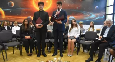 Przy ognisku i pieśniach. II LO pielęgnuje pamięć Szarych Szeregów (foto,film)