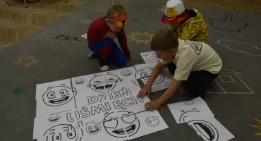 Przedszkolaki ze „Stokrotki” świętowały Dzień Uśmiechu (foto)