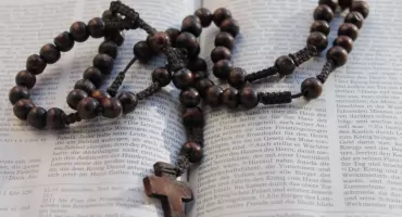 Październikowe nabożeństwa różańcowe w łowickich parafiach