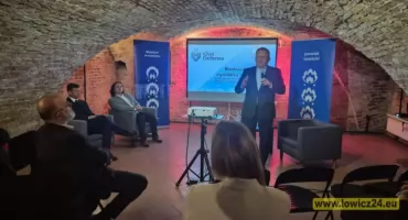 Marek Budzisz ostrzega w Łowiczu. Polska musi być gotowa na zagrożenia ze wschodu (foto)
