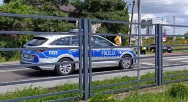 Cofając, uderzył w osobówkę. Skończyło się na pouczeniu