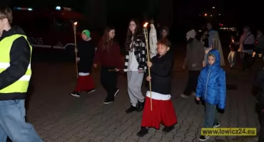 Ulicami Korabki przeszła procesja różańcowa (foto, film)