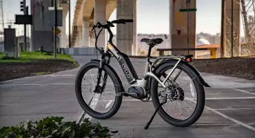 5 wskazówek, jak bezpiecznie jeździć na rowerze elektrycznym