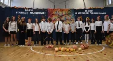 Dzień Nauczyciela w SP 4. Wzruszająca akademia pełna wdzięczności i muzyki (foto,film)
