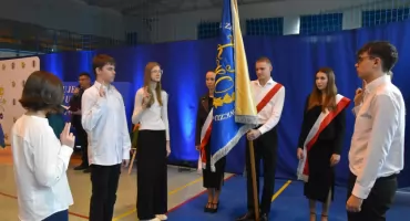 Dzień Nauczyciela w ZSP nr 3. Słowa wdzięczności i ślubowanie pierwszoklasistów (foto,film)