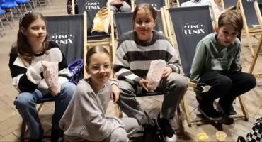 Dziś w Łowiczu filmowy wieczór! „Krudowie” na integracyjnym pikniku osiedlowym