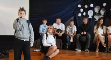 Dzień Edukacji Narodowej w łowickiej „Jedynce” pełen wdzięczności i uśmiechu (foto,film)