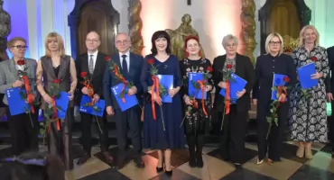 Uhonorowano najlepszych pedagogów i dyrektorów szkół powiatu łowickiego (foto,film)