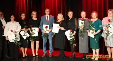 Burmistrz nagrodził nauczycieli i pracowników oświaty (foto, film)