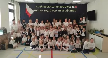 Za trud, za uśmiech, za serce... Dzień Edukacji Narodowej w Kiernozi pełen wdzięczności i wzruszeń (foto)