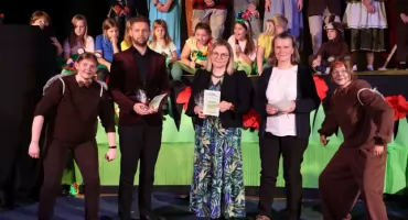 Gala Złotych Jabłek w pijarskiej szkole w Łowiczu. Uczniowie nagrodzili nauczycieli i pracowników (foto)