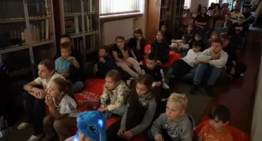 Noc Bibliotek w Łowiczu. Filmowy seans, warsztaty i zabawy dla dzieci (foto)