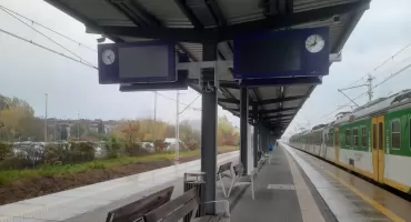Opóźnienie w realizacji prac na stacji Łowicz Główny. Kiedy uruchomią nowy system informacji pasażerskiej? (foto)