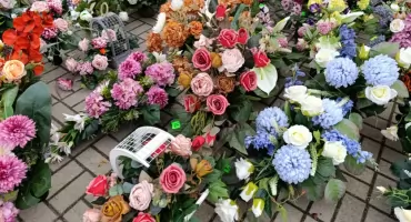 Wiązanki i kwiaty na Wszystkich Świętych. Ile w tym roku kosztuje pamięć o bliskich? (foto)