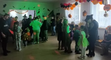 Jesienny bal w Strzelcewie w klimacie „Magicznego Lasu” (foto,film)