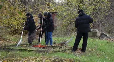 Pamięć o historii łączy pokolenia. Wspólne porządkowanie cmentarza prawosławnego (foto,film)