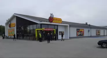 Biedronka wydłuża godziny otwarcia przed Wszystkimi Świętymi