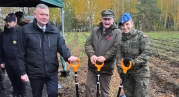 Paweł Bejda sadził Las Pamięci (foto)