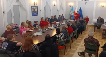 Samorządowcy, uczniowie i mieszkańcy Łowicza będą kwestować na rzecz zabytkowych nagrobków (foto)