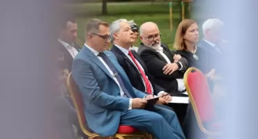 Burmistrz Łowicza będzie zarabiał więcej. Jak głosowali radni? Czy zastępcy burmistrza też dostaną podwyżkę?