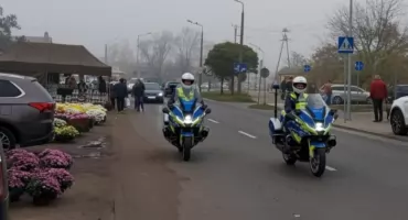 Więcej policjantów przy cmentarzach. Uwaga na zmiany w ruchu