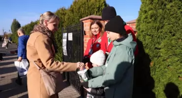 Trwa kwesta na rzecz ratowania zabytkowych grobów (foto)