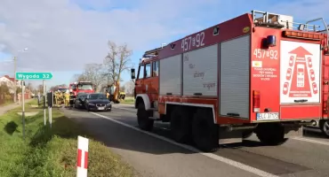 Zderzenie dwóch aut pod Łowiczem. Utrudnienia na drodze krajowej nr 14 (foto)