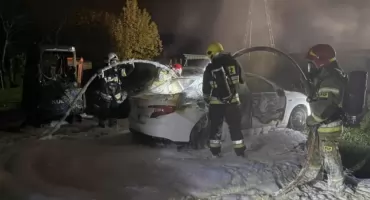 Pożar dwóch samochodów w Łowiczu. Co ustaliła już policja?