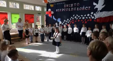 Obchody Święta Niepodległości w Przedszkolu nr 1 „Stokrotka” w Łowiczu (foto, film)
