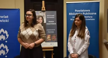 Spotkanie z Marią Paszyńską w bibliotece powiatowej. O historii, pasji i sile słowa (foto,film)