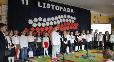 Patriotyczna akademia w Przedszkolu nr 3 „Pszczółka Maja” w Łowiczu (foto, film)