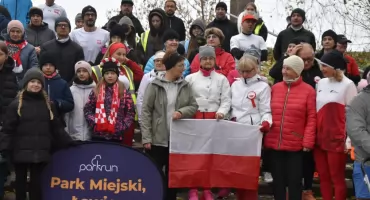 165. edycja parkrunu w Łowiczu w barwach narodowych (foto,film)