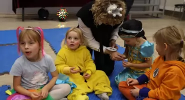 Bohaterowie bajek opanowali GOKiS w Łyszkowicach (foto)