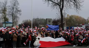 Pamięć, duma i wdzięczność. Marsz Niepodległości w Łyszkowicach (foto,film)