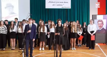 Uczniowie Blichu uczcili Narodowe Święto Niepodległości (foto)