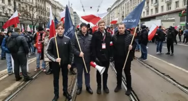 Marsz Niepodległości przeszedł ulicami Warszawy. Wzięli w nim udział także łowiczanie (foto)