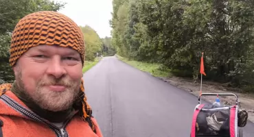 Mieszkał na ulicy, teraz chce przemierzyć cały świat. Część 1 – o bezdomności