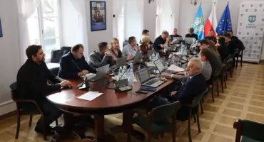 Łowicz. Nadzwyczajna sesja w ratuszu. Chodzi o sprzedaż nieruchomości przy ul. Kaliskiej. Jaka bonifikata? - AKTUALIZACJA (foto, film)