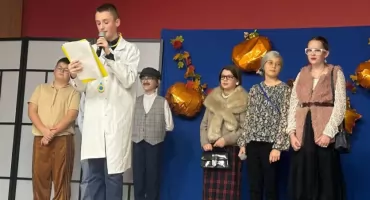 Młodzi wcielili się w seniorów. Wyjątkowy wieczór w Łyszkowicach (foto)