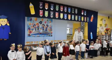 Pasowanie na przedszkolaka w Przedszkolu nr 3 „Pszczółka Maja” w Łowiczu (foto,film)