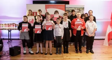 Bielawy. Patriotyzm w rytmie muzyki. I Festiwal przyciągnął liczne grono młodych talentów (foto)